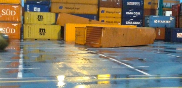 Tromba d’aria a Genova: volano container